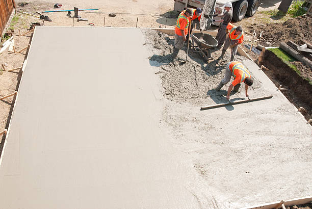 Best Concrete Sidewalk Installation  in Bellflower, CA